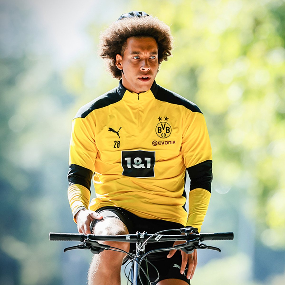 brfootball's tweet photo. Witsel's helmet 😂 https://t.co/hRp1GPIUiO