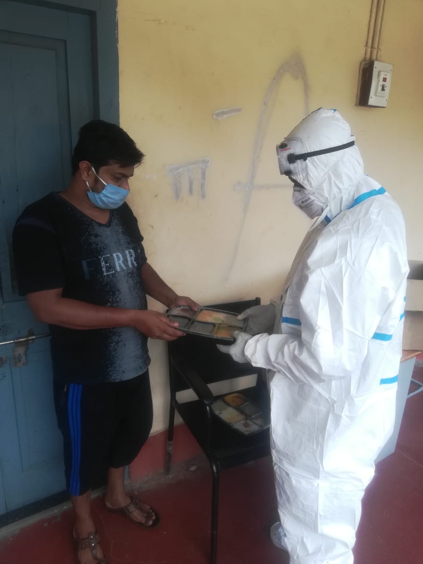 grovervj's tweet photo. #JoyOfGiving #IndependenceDay #Glad we could deliver #1100lunch and #sandwiches. Thanks @nousheen308 for delightful #Dessert for @askbhaskar @BbmpEast  @DoctorsKitchen2 had a hectic day.
@shareef_shama @PallabiGhose @smilecareforall @mercymission1 @subirsehgal thanks for delivery https://t.co/sYr1jJVfPC