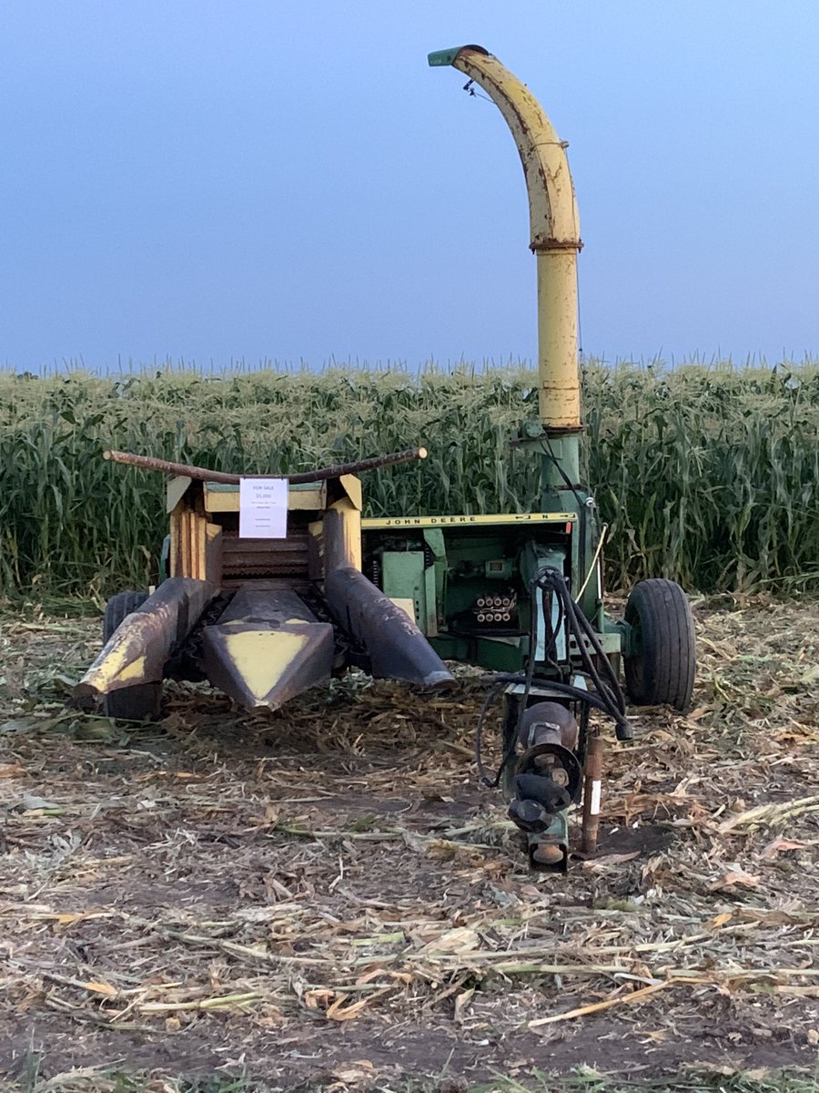leolillyliza's tweet photo. For Sale: 1979 John Deere 3960 chopper.  2R30” corn head and 7’ pickup head.  1 owner.
$5,000 obo.         RT’s appreciated.  DM if interested https://t.co/faIraXLhn1