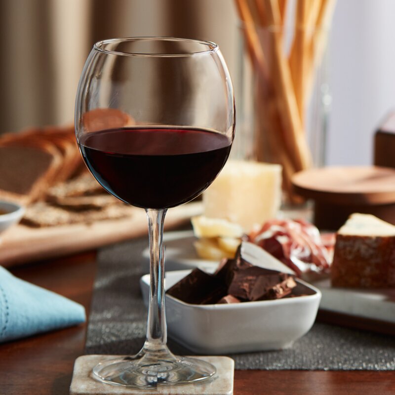 ROIMarketing2's tweet photo. Celebrate #NationalPinotNoirDay tomorrow with a glass or bottle of  you favorite🍷😀

We are pairing our glass with some dark chocolate for a tasty treat and we can’t get enough! Don’t say we didn’t warn you! 🍫😋 https://t.co/K5qAOabpYP