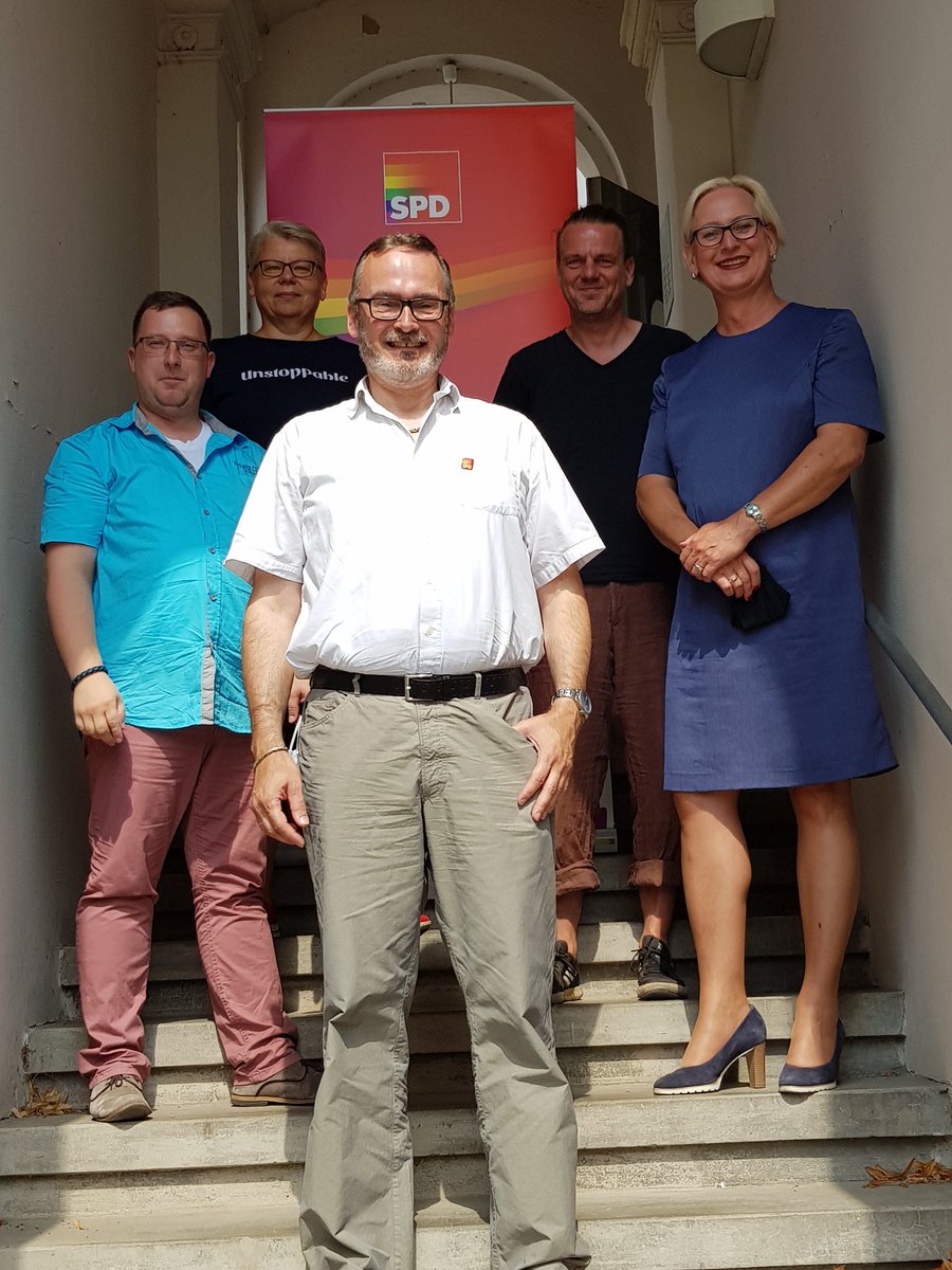 Die SPDqueer Brandenburg wählte heute einen neuen, quotierten Landesvorstand:  Landesvorsitzender ist Marcel Klose (HVL), stellvertretende Landesvorsitzende sind Sabine Fussan (OHV), Ria Cybill Geier (HVL), Heino Schewe (P) und Jirka Witschak (P). Danke für das Vertrauen. 🏳️‍🌈
