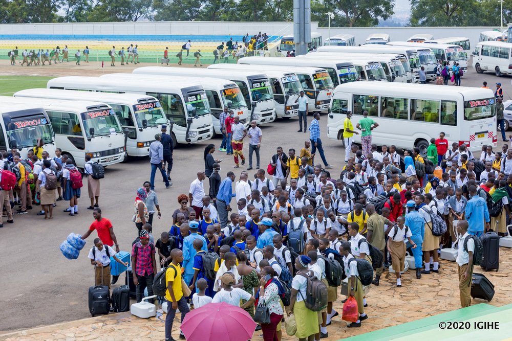 IGIHE's tweet photo. Minisitiri w’Uburezi Dr Uwamariya Valentine yatangaje ko icyorezo cya COVID-19 cyatumye amashuri afungwa kigihari, bityo bikigoye ko hafatwa icyemezo cyo gusubukura amasomo, mu gihe ikwirakwira ry’iki cyorezo rikiri hejuru.
https://t.co/rCYq8Hh96I https://t.co/9dhdWqsewP
