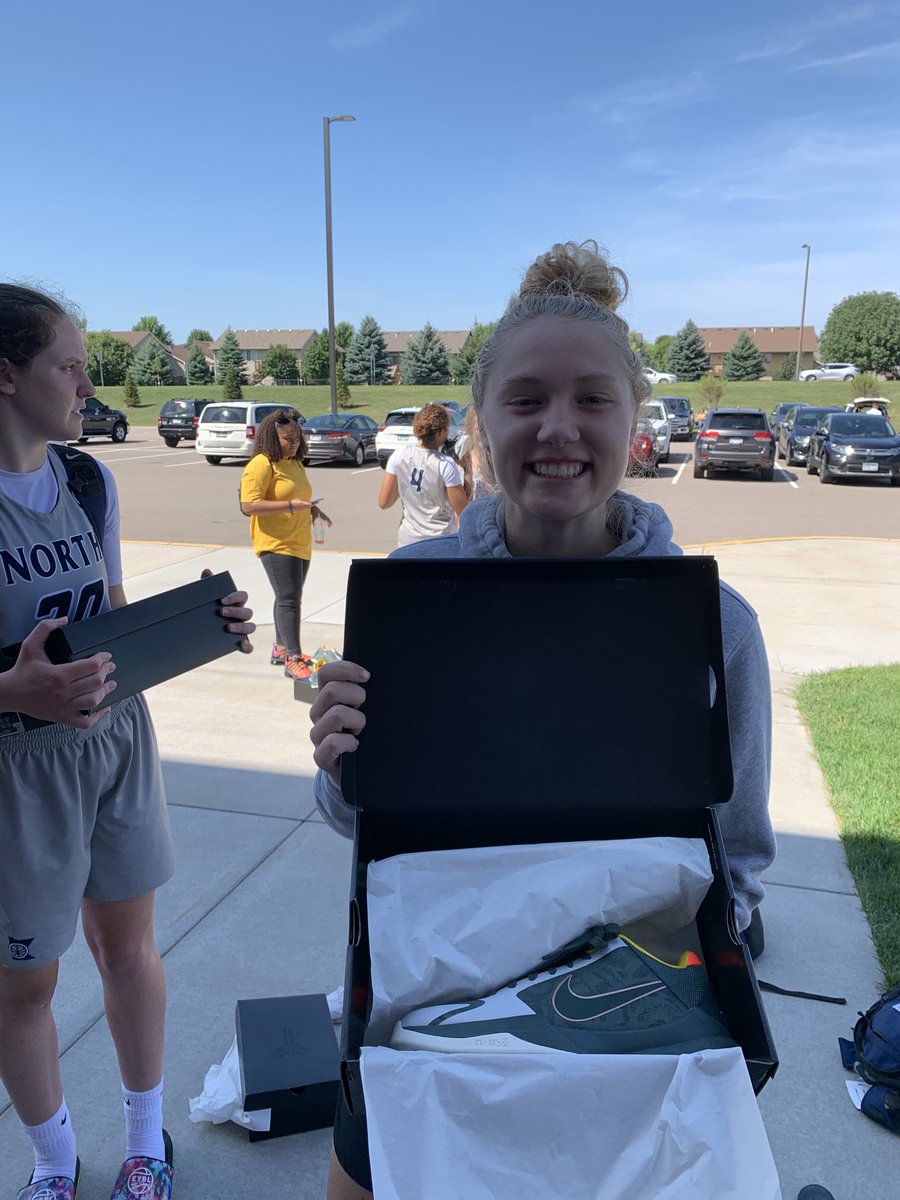 Happy birthday ⁦<a href="/EllieDague/">Ellie Dague</a>⁩ Looks like you got an awesome gift on your special day!!!