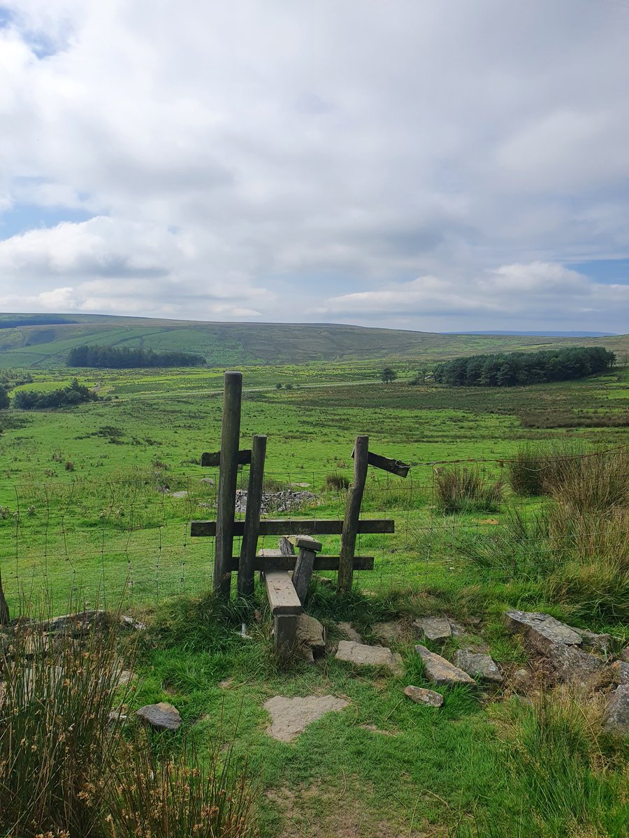 Views, a stone trough and a stile. There are a few today   #soznotsoz  @LakesStiles  @Soapy_Wit_Tank  @tismenic70  @tutty352  @LansdellMum  @Lucie_Fur99  @Slygardy  @Zobear  @MrsHW  @ninibeanieagain  @rocketron138  @biggrendell  @bigkaff17  @KLxx