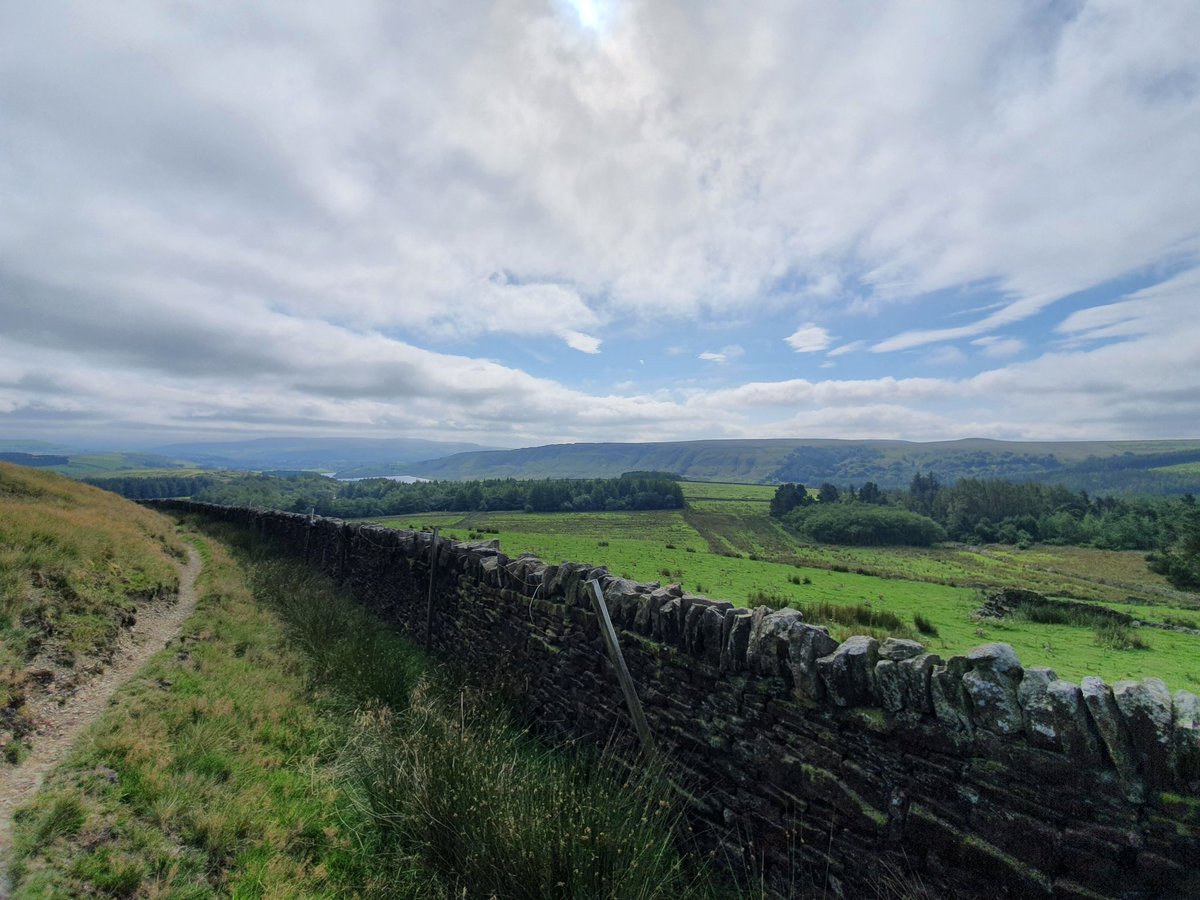 Views, a stone trough and a stile. There are a few today   #soznotsoz  @LakesStiles  @Soapy_Wit_Tank  @tismenic70  @tutty352  @LansdellMum  @Lucie_Fur99  @Slygardy  @Zobear  @MrsHW  @ninibeanieagain  @rocketron138  @biggrendell  @bigkaff17  @KLxx