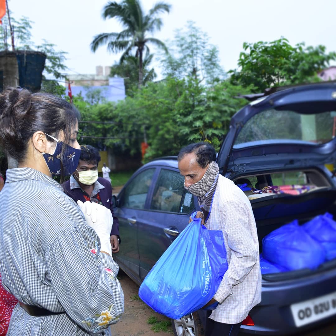 architaworld's tweet photo. Real independence will come with proper education. Education cannot be a priority with a hungry stomach. Distribution of ration at Bhakta Madhu Vidya Mandir is a little effort towards the goal.
#happyindependenceday2020 https://t.co/nwzSQlhV08