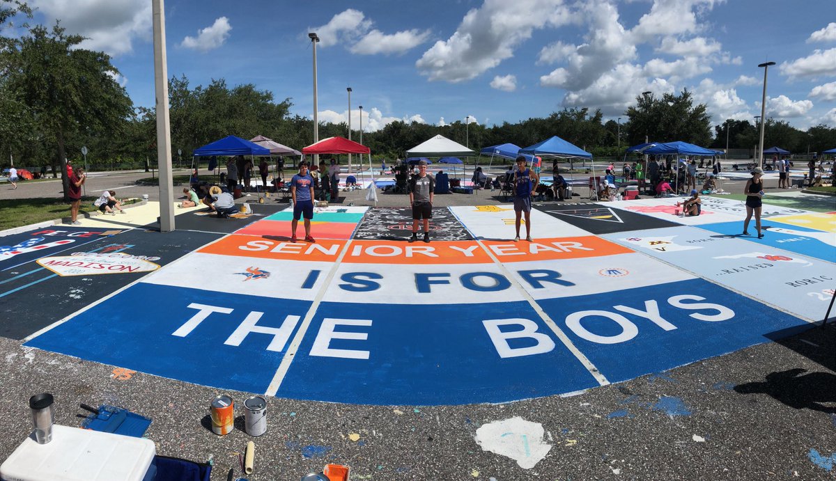 MichaelDeGeorg4's tweet photo. Now that’s a parking spot @barstoolsports @BarstoolBigCat @stoolpresidente @Jared_Carrabis https://t.co/uwj1PCGDkL