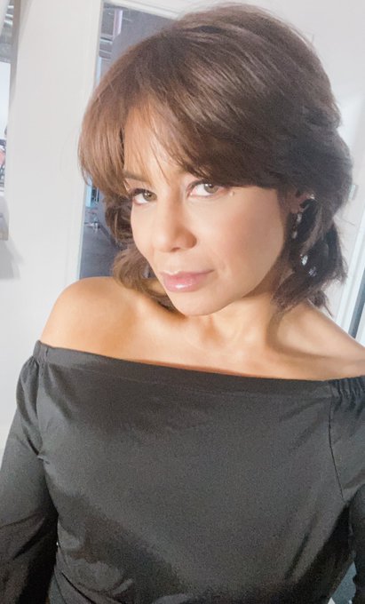 I got dressed up to walk around the house and do construction 🤷&zwj;♀️ https://t.co/ypAcPokExX