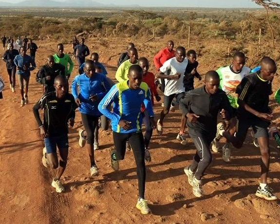 5) Por eso, ya saben.Si ven corredore/as cuyo apellido empiece con "kip/che" (y variantes) son de la etnia Kalenjin.Este dato que parece una simple rareza es clave para entender la "geopolítica del atletismo".¿Por qué?¡Por que los Kalenjin son máquinas de correr!