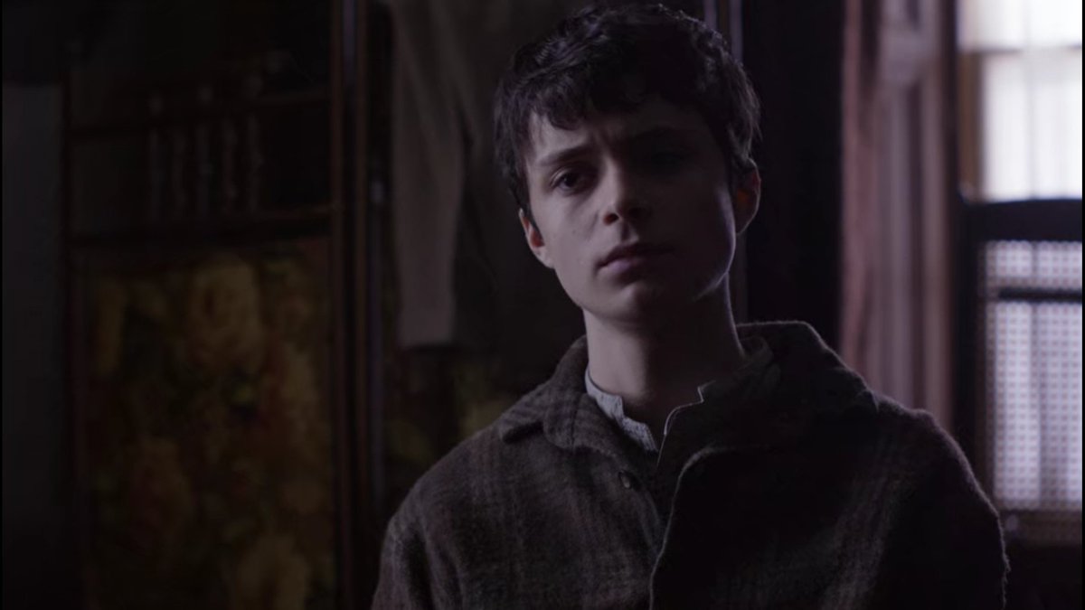 can't really see this one but the jacket is okay and he looks cute so 4/10NETFLIX FRANCE ANNE