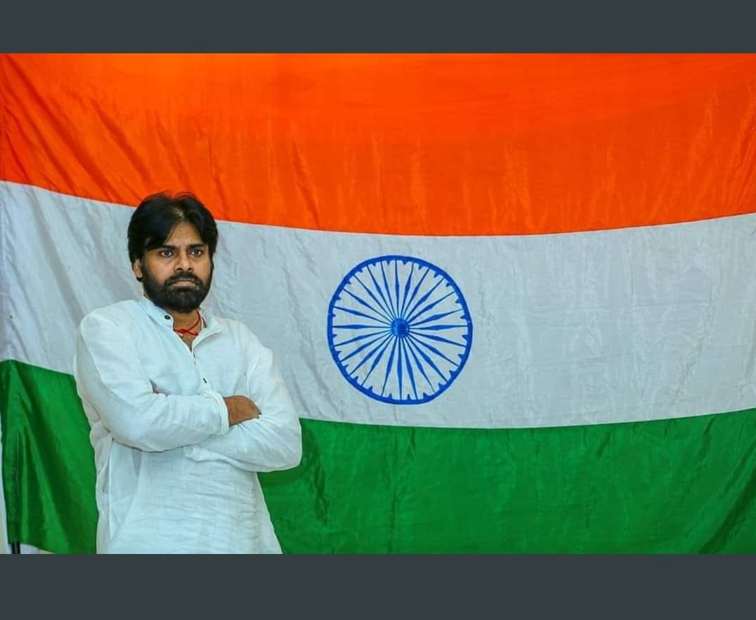 KuncheSwamy's tweet photo. #PawanKalyanBirthdayCDP
ఉన్నదాంట్లో పది మందికి సాయం చేసాడేకాని 
ఎవరి దగ్గర దోచుకోలేదు,పదిమందికి అండగా
నిలిచాడు కాని ఎవరిని మోసం చేయలేదు ,
నమ్ముకున్న వారిని ఎప్పుడూ మోసం చేయలేదు,
అడిగిన వారికి లేదనుకుండా సాయం చేస్తాడు,
రూపాయి కూడ అక్రమంగా సంపాదించలేదు , https://t.co/Irsa1cAe5i