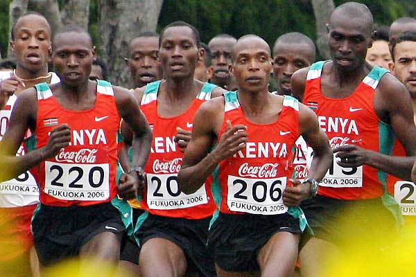8) En atletismo masculino, en los últimos 40 años, de cada 10 medallas de larga distancia que se entregaron en todas las competencias, el 40% fueron para los Kalenjin.O sea,Por cada 6 medallas que gana EL MUNDO, los KALENJIN (6 millones de personas) ganan 4.Una bestialidad.