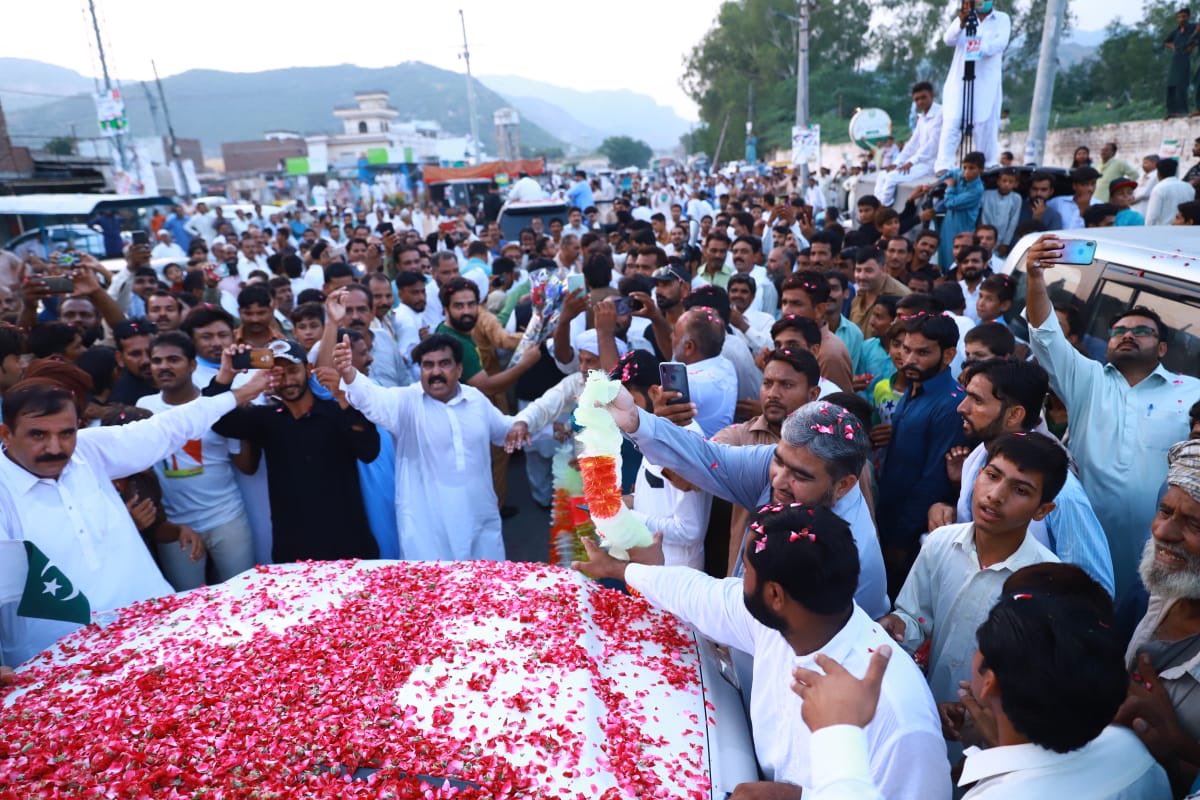 The people of Pind Dadan Khan will now get EOBI pensions at their doorsteps for all pensioners who are bed-ridden from 1st Sept’20.

Moreover they will get Wallet Accounts with added services for
-Making payments
-Getting bank loans
-Getting Credits on financial transactions