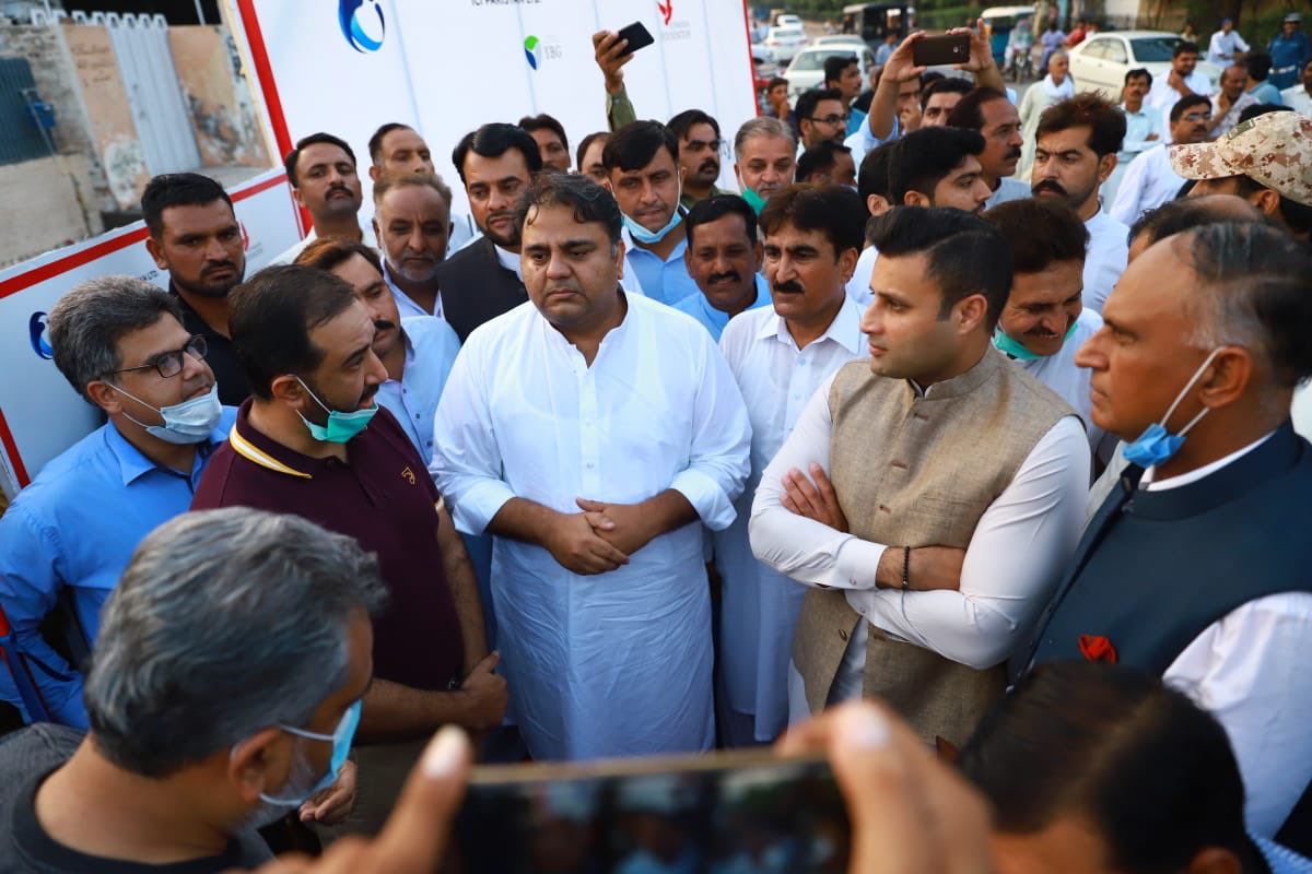 sayedzbukhari's tweet photo. The people of Pind Dadan Khan will now get EOBI pensions at their doorsteps for all pensioners who are bed-ridden from 1st Sept’20.

Moreover they will get Wallet Accounts with added services for
-Making payments
-Getting bank loans
-Getting Credits on financial transactions https://t.co/DNRLCjhD9Q