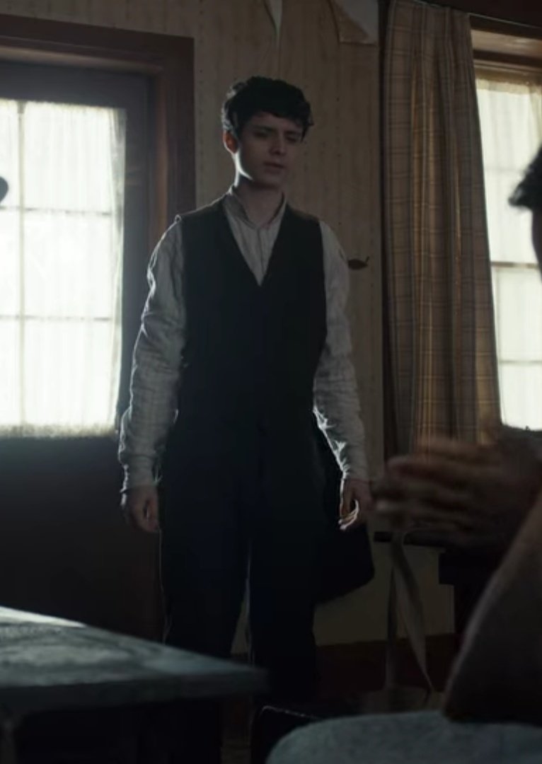 he looks really clean, elegant, cute... i really like this but not as much as the trinidad version also iconic s2 gilbert outfit so 7/10NETFLIX FRANCE ANNE