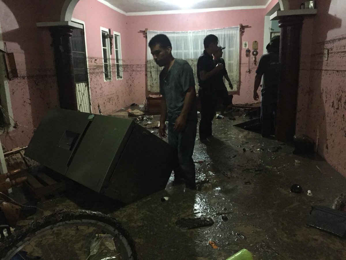 Last Saturday the Vanilla farmers in Mexico &amp; their community were destroyed by floodwaters being released. If you have extra shoes or clothes you can send that would help.  Go here for more info. (ES bit.ly/3g0C2zR) (EN bit.ly/3fXKJKX)