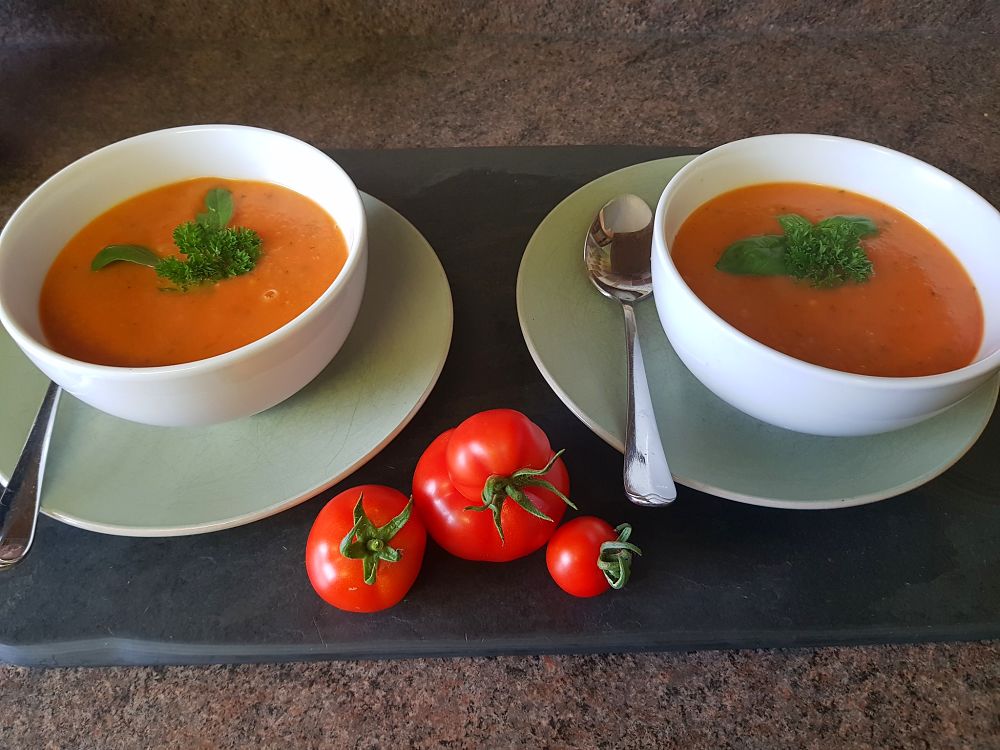 Made some beautiful tomato and basil soup but, as my blackberries disappeared, I have no desert to post! Oh well, I think there's ice cream in the freezer!