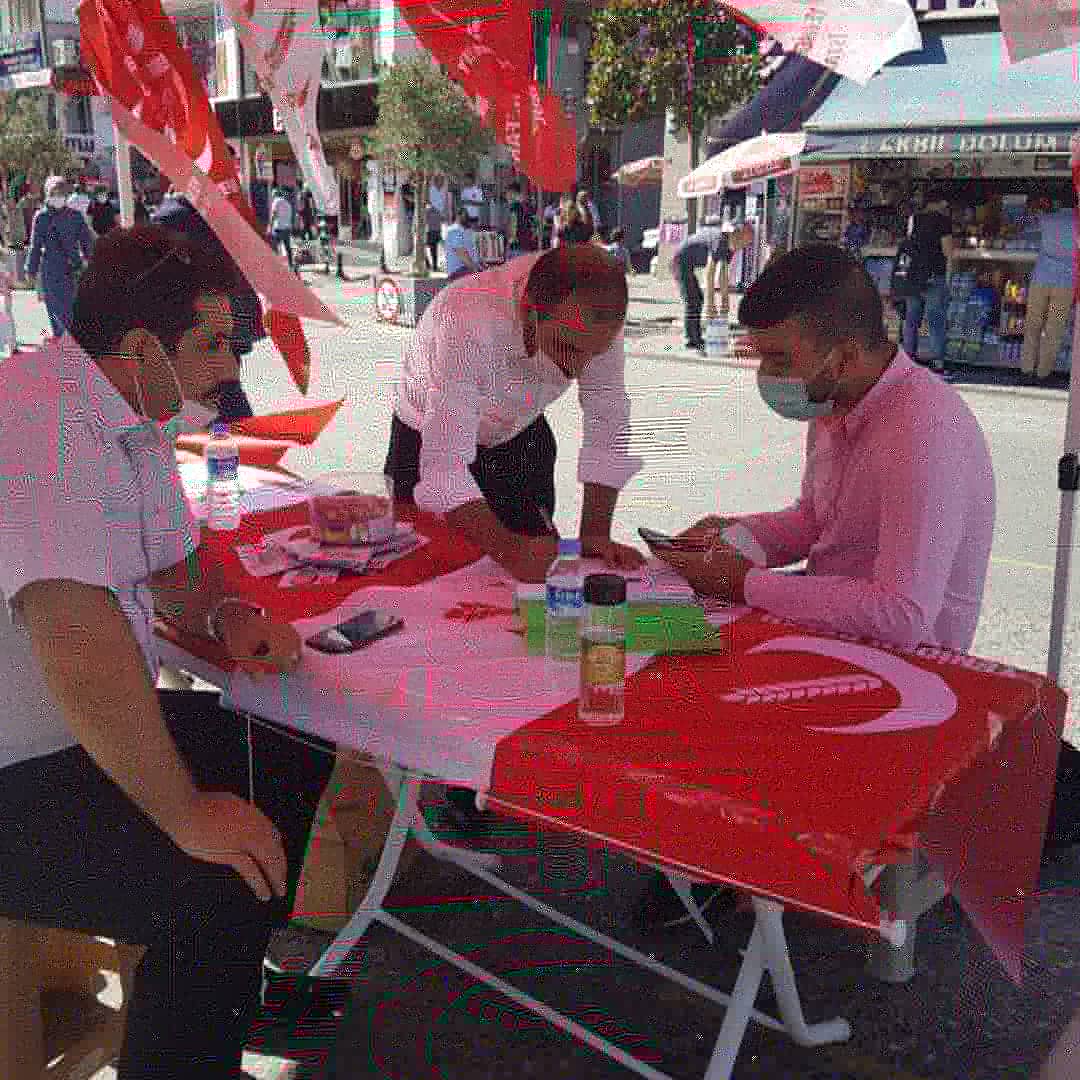 RefahUmraniye's tweet photo. Ümraniye teşkilatı olarak #Ümraniye #Meydanda #Stand çalışmamız gerçekleştirildi.
#Yeni #üyelerimize Hayırlı Olsun diyor, Halkımızın göstermiş olduğu büyük teveccühe ve büyük bir azim ve heyecanla çalışan tüm teşkilatımıza sonsuz teşekkür ederiz.
Ümraniye İlçe Baş
Mahmut BAŞAK https://t.co/ogPZhXUb32