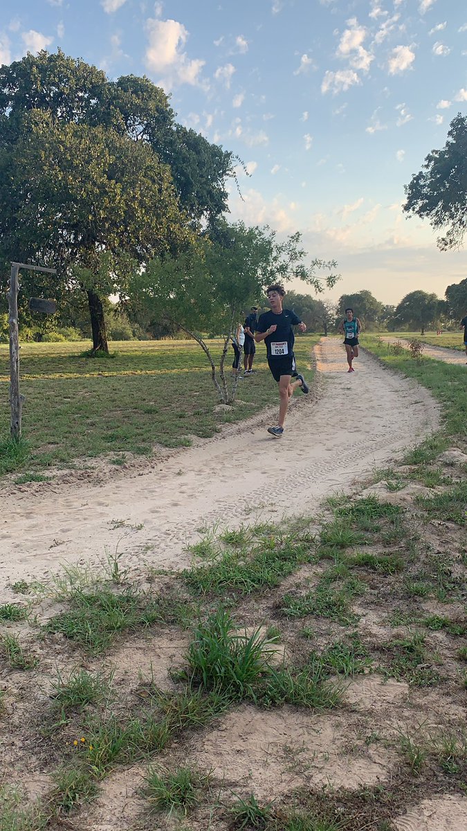 AdrianO_runs's tweet photo. Completed another time trial @ The Runners Ranch today. 

23:00 for 3.5 miles

.875 splits : 
5:02.8   5:30.7   6:40.0   5:46.3
6:37 pace

#IAAPtraining #timetrial #RunnersRanch #Covid19training #SanAntonio #co2022 #XC https://t.co/WxPnOWIMIc