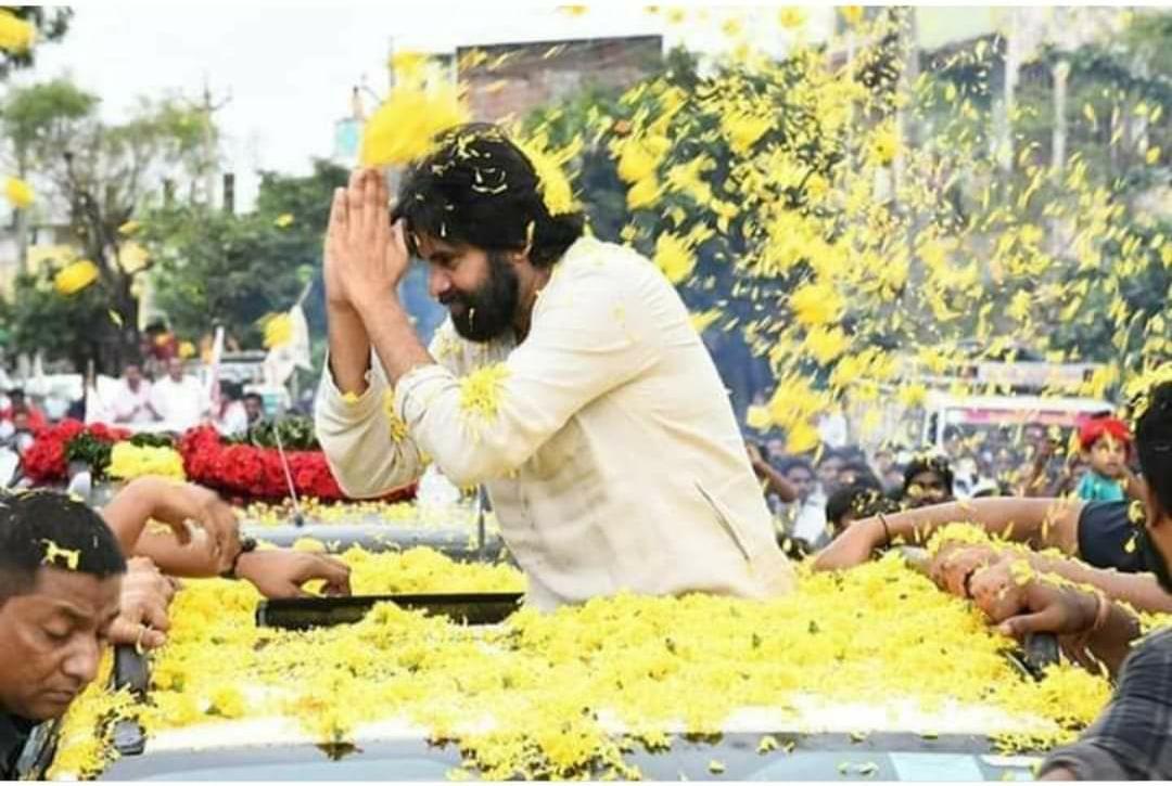 KuncheSwamy's tweet photo. #PawanKalyanBirthdayCDP
రాజు ఎక్కడున్నా రాజే అది కోనసీమ అయినా రాయలసీమ అయినా https://t.co/dI6cWdWDvo