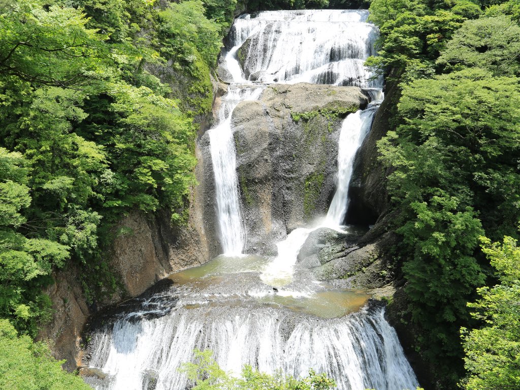 Yascolo 夏は爽やかな袋田の滝 冬は結氷し アイスクライミングの名所になります 日本全国写真の旅 Yascolo 夏は爽やかな袋田の滝 冬は結氷し アイスクライミングの名所になります 日本全国写真の旅