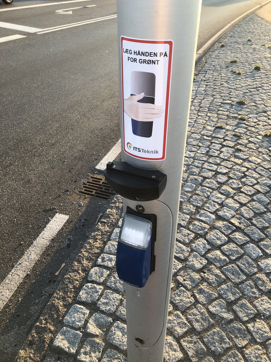 LLyck's tweet image. Skal vi ikke aftale, at de her snart er fortid? Det strider mod alt i mig at sætte hånden på. #COVID19dk