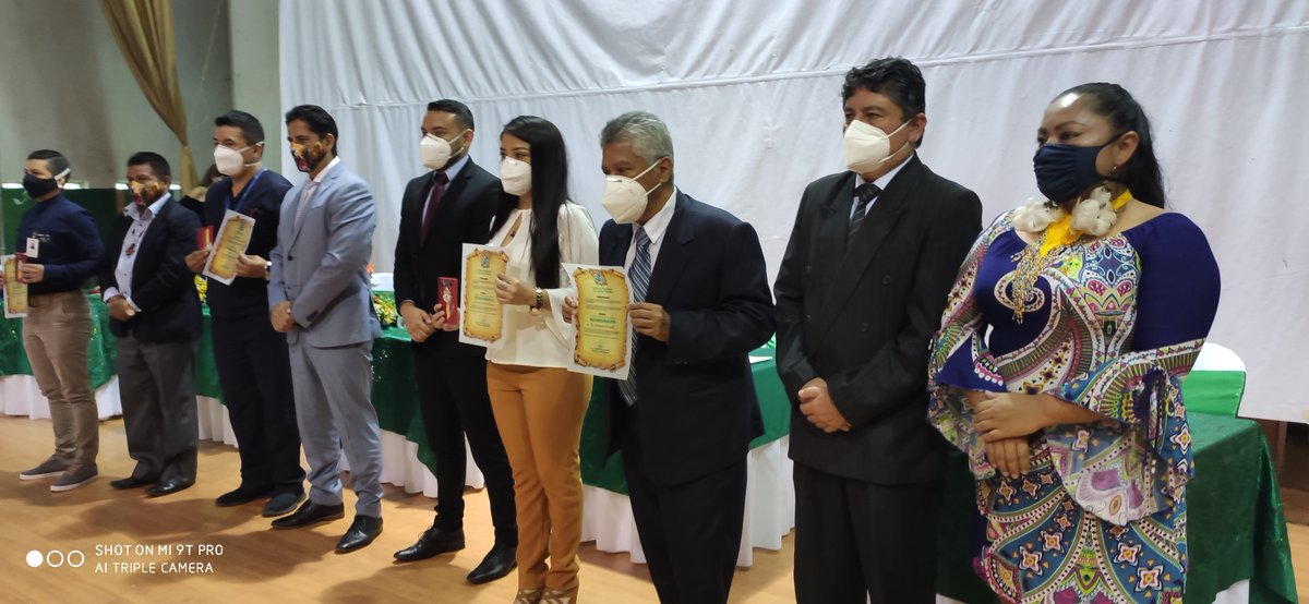 HGeneralMacas's tweet photo. #MoronaSantiago | Personal del #HGeneralMacas y Distrito #Morona, reciben un reconocimiento por su aporte en la lucha contra el Covid19 en primera línea, durante la sesión solemne, como parte de la conmemoración de los 457 años de fundación de #Macas,  #ActivadosPorLaSalud. https://t.co/whYbRx2rix