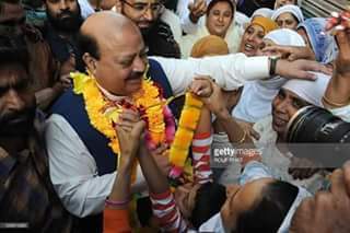 ChAsifJ477's tweet photo. سابق وزیراعظم و صدر تحریک انصاف آزادکشمیر بیرسٹر سلطان محمود چوہدری  ہی آزاد  کشمير کے وہ واحد لیڈر ہے جن کو یہ شرف حاصل ہے جہنوں نے وزیراعظم  آزاد کشمیر ہونے کی حثییت سے مقبوضہ کشمیر، سرینگر کا دورہ کیا۔ 
(از چوہدری آصف رحمن)
@BarrSultanPTI https://t.co/pJzSxRl9YH