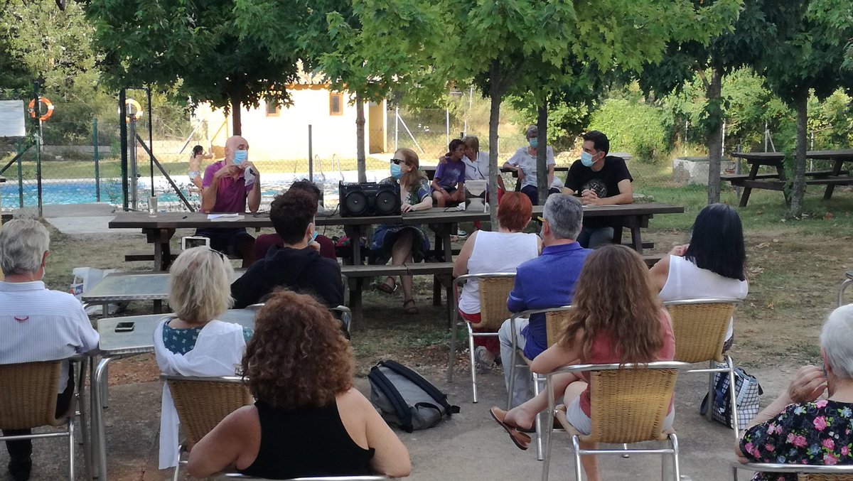 Trementinaires, encantaires, dones d'aigua, contrabandistes, maquis, enher, llegendes, paraules, roques i terra pirenaica a la novel·la de <a href="/davidgarprats/">David</a> La batuda de les roques.
#altaribagorça #aulet #santorens #pantadescales #valldeboi #casternerdelesolles #sopeira #ribagorça