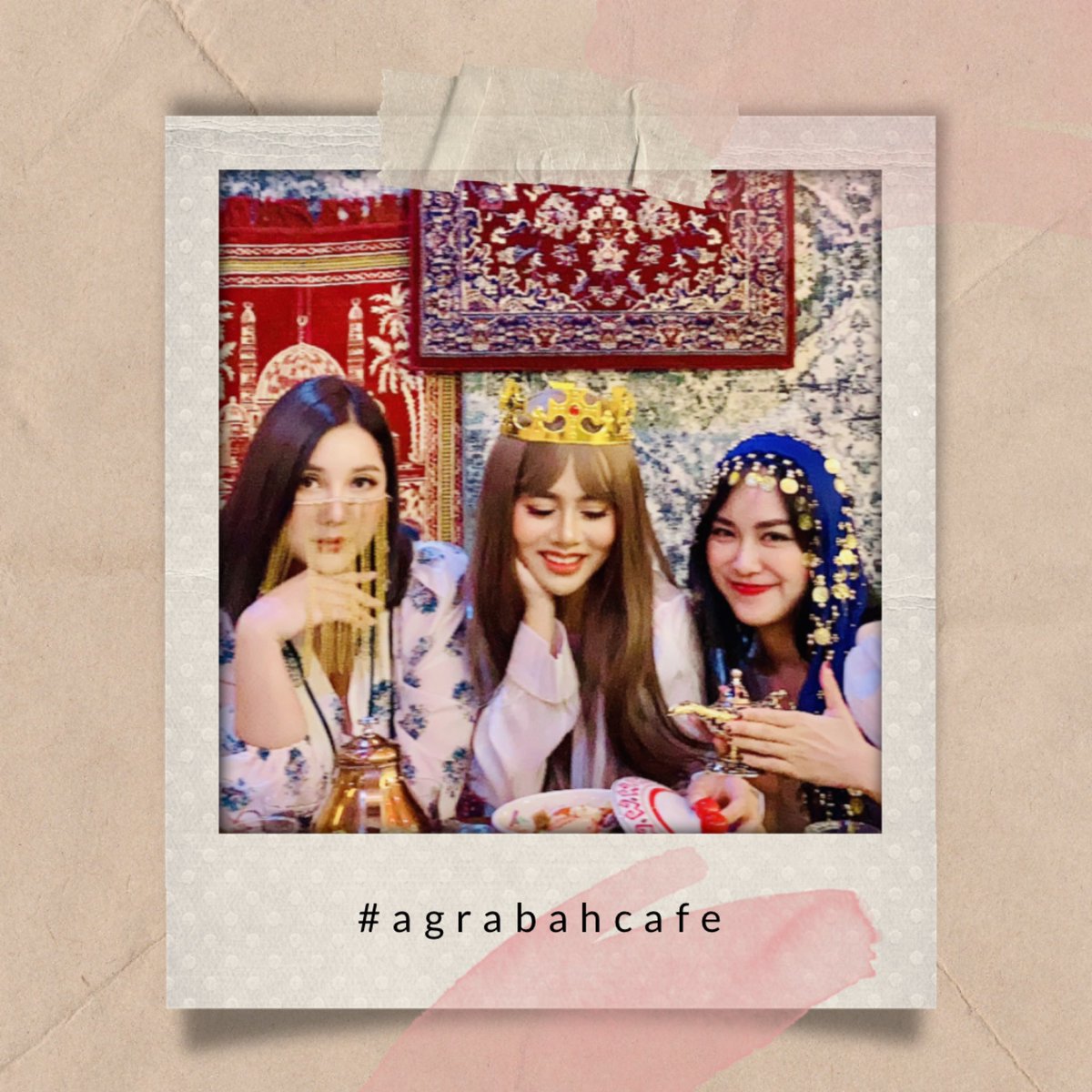 FinkubFan's tweet photo. Agrabah Cafe  คาเฟ่สไตล์ตุรกีเปิดใหม่ติดBTSบางจาก มุมถ่ายรูปเยอะมาก แถมมีพร๊อบให้ใส่เพียบ

ราคาเครื่องดื่ม/อาหาร 70+

📍 ซอยสุขุมวิท 97
🚆 BTS บางจากทางออก 1 เข้าซอยสุขุมวิท97 ประมาณ 50 เมตร

#ReviewCafe #finkubfan #ฟินกับแฟน #คาเฟ่สไตล์ตุรกี #รีวิวคาเฟ่ #คาเฟ่ #คาเฟ่เปิดใหม่ https://t.co/MxnY4vMdLY