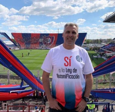 ppciclon's tweet photo. #PPCTV | Cuerv@, mañana a las 15 no podés perderte una entrevista a fondo con @MarceCulotta para sacarnos todas las dudas sobre la Vuelta a Boedo.
🗣 Déjanos tu pregunta que la leemos al aire
📆 Agendatelo, mañana 15hs en VIVO por el Twitter de @ppciclon https://t.co/7g8zlIDVnF