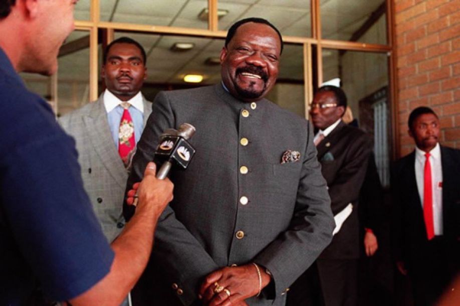 theGOAT_2020's tweet photo. Nas escolas aprendemos que o Savimbi era homicída, assassinou milhares de angolanos por conta de um conflito político, mas não nos contaram que o Agostinho Neto fez pior que ele. Vai investigar sobre o 27 maio de 1977. Se sabes o q te digo possivelmente não aprendeste na escola. https://t.co/YBxyo9qeJN