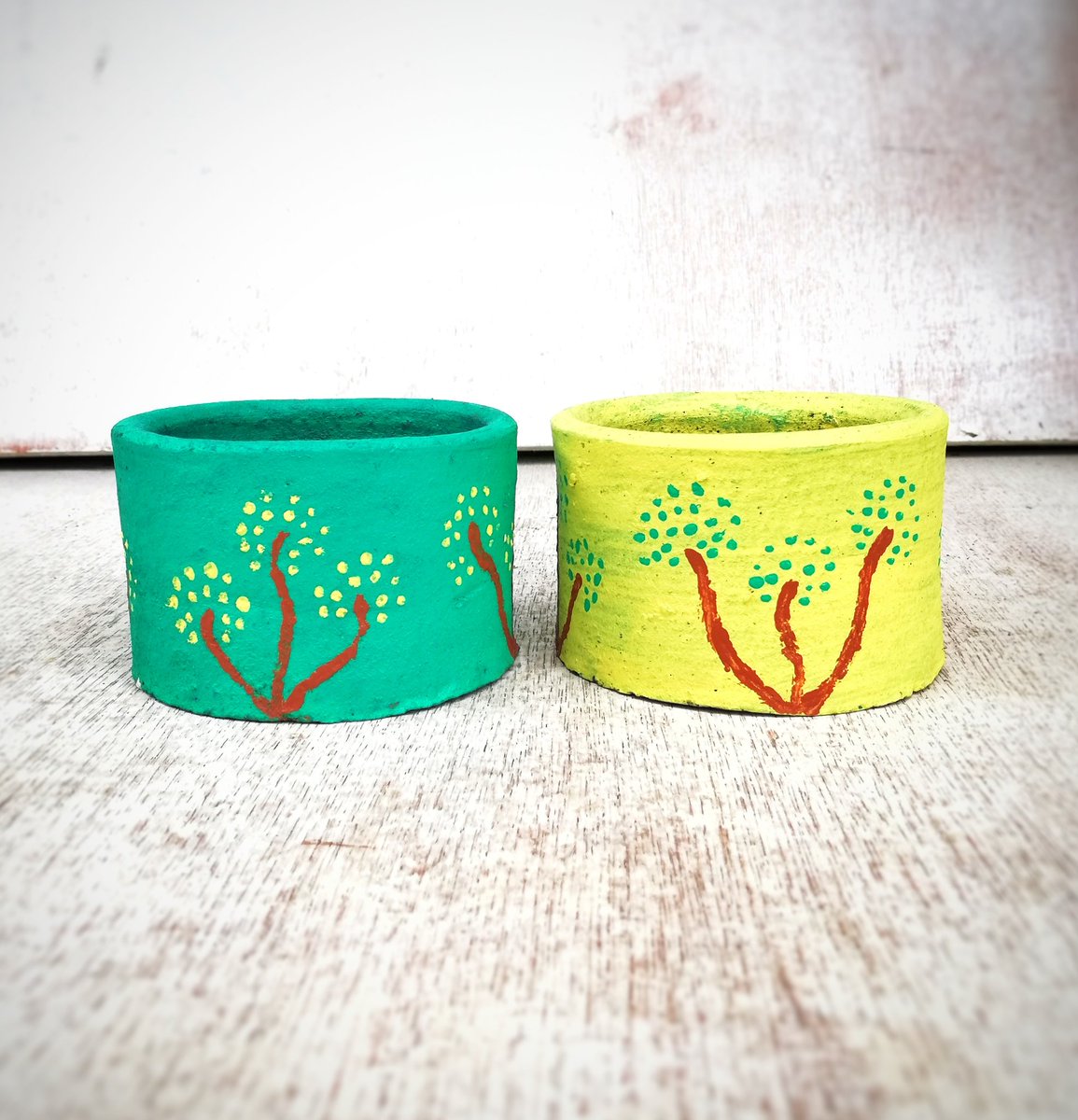 yanabellious's tweet photo. You can really see the improvement in two months. I'm so proud of you. ☺️💚

#handpaintedpots
#potsph
#pottery https://t.co/JH4YqXu2au