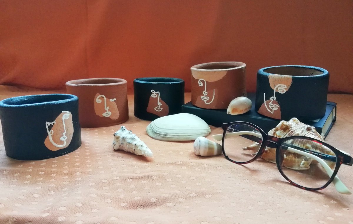 yanabellious's tweet photo. You can really see the improvement in two months. I'm so proud of you. ☺️💚

#handpaintedpots
#potsph
#pottery https://t.co/JH4YqXu2au