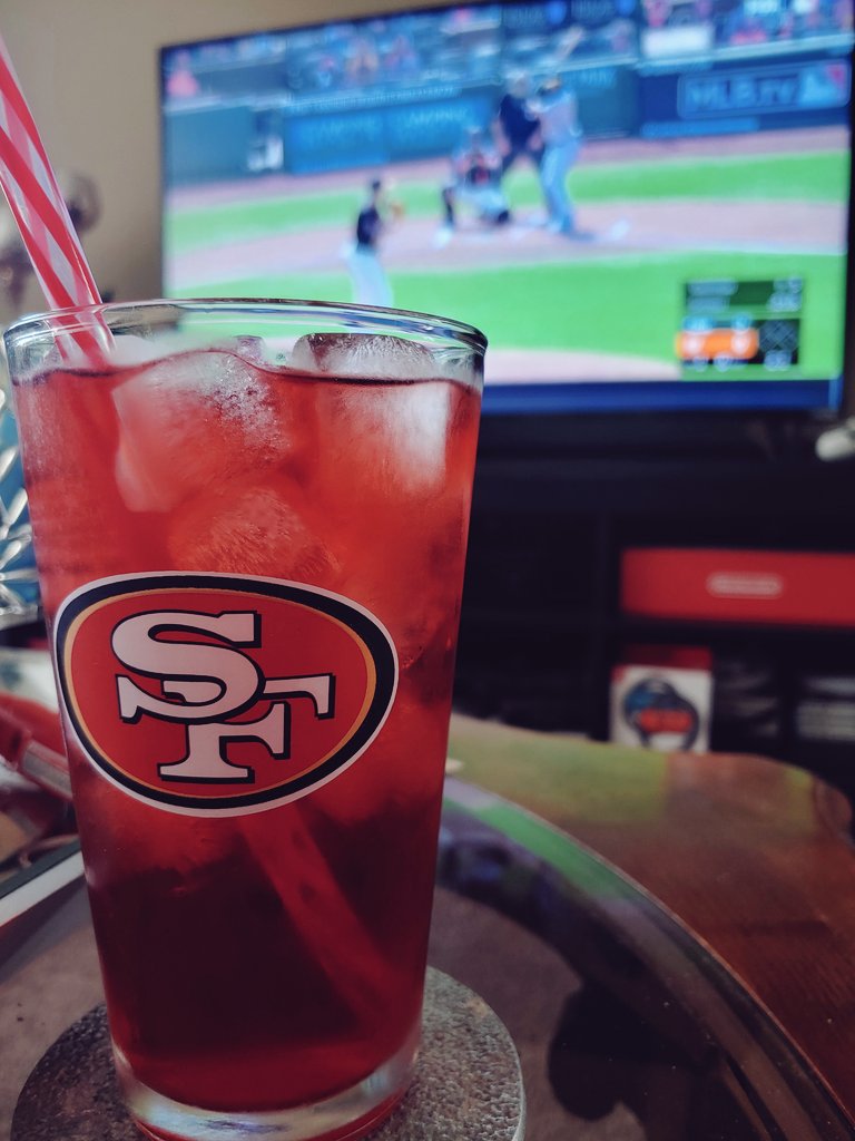 aspecialsonia's tweet photo. here's hoping today is better than last night π cheers friends π»π€€ #SFGiants #GoNiners #SFunite https://t.co/oJh5QHqwGO