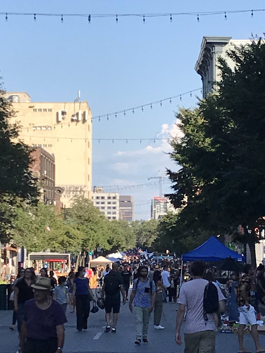 EleanorNoble8's tweet photo. Masks are NOT mandatory. Montreal wtf?!! An 11 day street fest?!! No masks to enter St. Laurent?!! What is going on here?!! This crowd is just going to grow over the week. @Val_Plante  @LucRabouin @projetmontreal @plateaumtroyal https://t.co/6LEQg4Fzqh