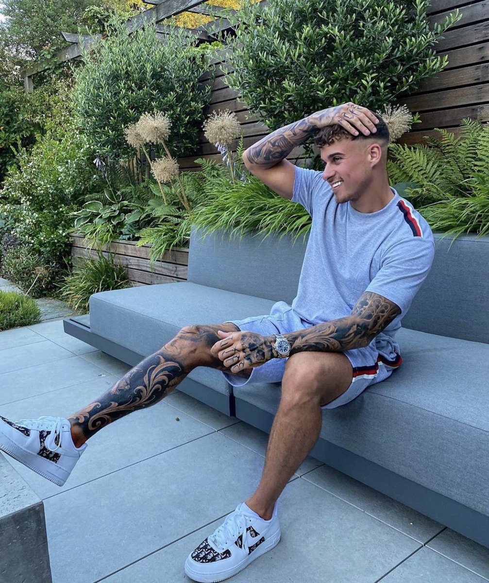 zach tweet media