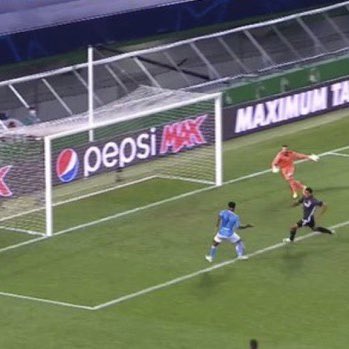 AFCMax9's tweet photo. How am I going to tell my grandchildren that Sterling MISSED this but Lacazette SCORED this? https://t.co/wt5WLweZUe
