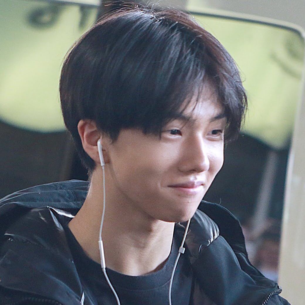 btw these are the pics i used to make my pinned (original one)