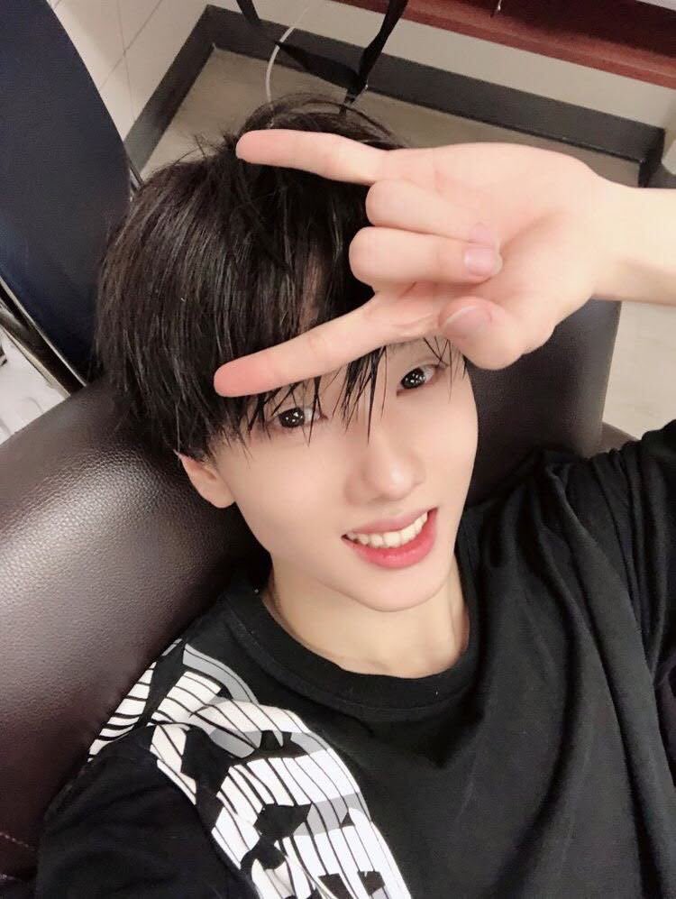 btw these are the pics i used to make my pinned (original one)