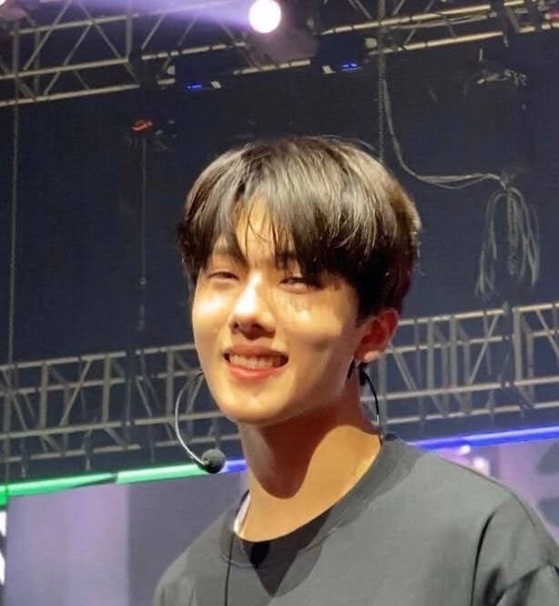 btw these are the pics i used to make my pinned (original one)