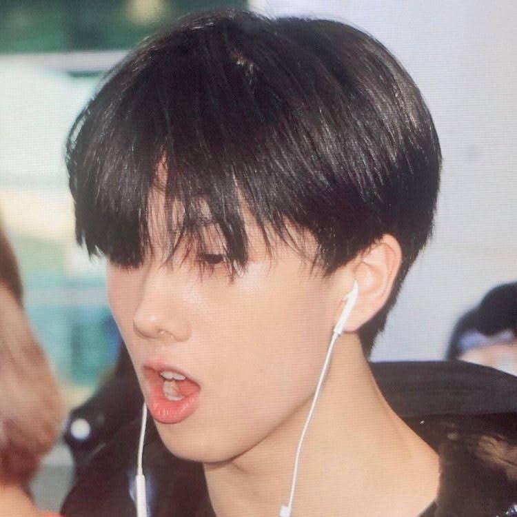 btw these are the pics i used to make my pinned (original one)