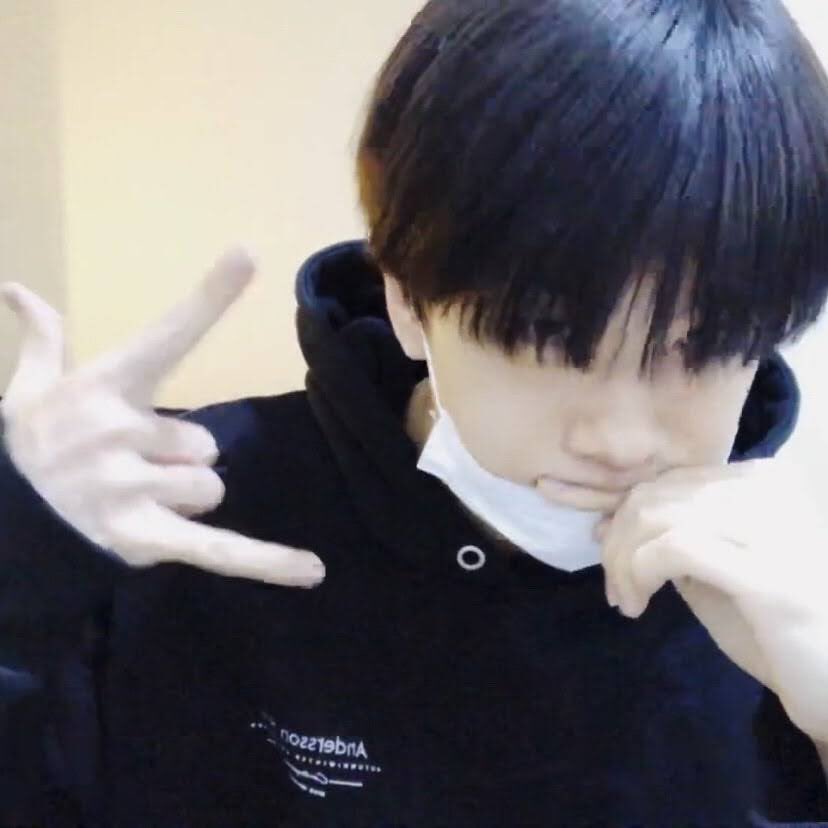 btw these are the pics i used to make my pinned (original one)