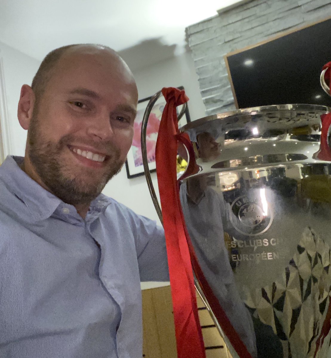 sjo_red7's tweet image. Not easy winning this baby is it? #lfc 🏆🏆🏆🏆🏆🏆