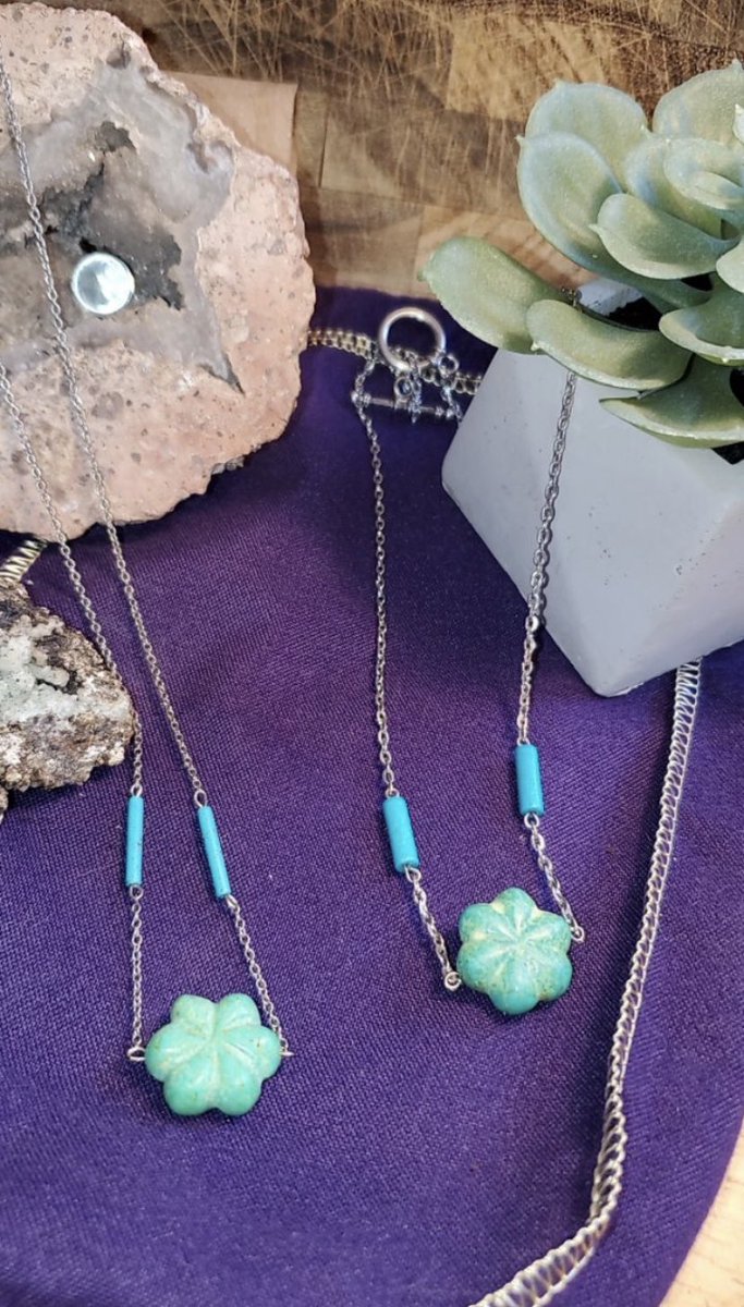_bobbers's tweet photo. Here’s a thread of jewlrey all hand made by me (: 
I’m trying to start selling them so I’m offering free shipping for the first 5 orders! Dm to claim 💕 retweets are v much appreciated✨ https://t.co/j3b7Y0j3w1