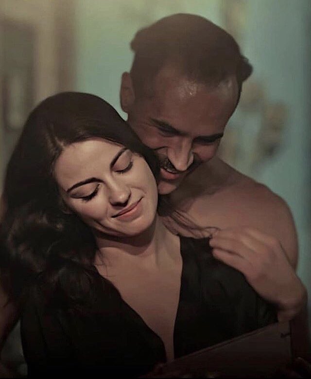 maiteperroni's tweet photo. Hace un mes estrenamos #OscuroDeseo y gracias a uds seguimos dentro del Top 10 de lo más visto en @NetflixLAT en muchos países 💜💜💜 GRACIAS !! https://t.co/uib5r2ApxP