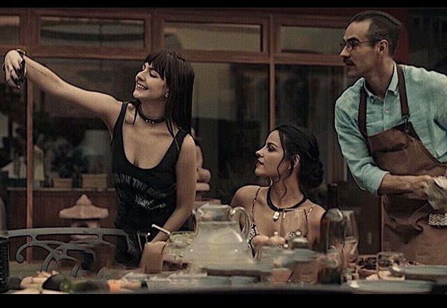 maiteperroni's tweet photo. Hace un mes estrenamos #OscuroDeseo y gracias a uds seguimos dentro del Top 10 de lo más visto en @NetflixLAT en muchos países 💜💜💜 GRACIAS !! https://t.co/uib5r2ApxP