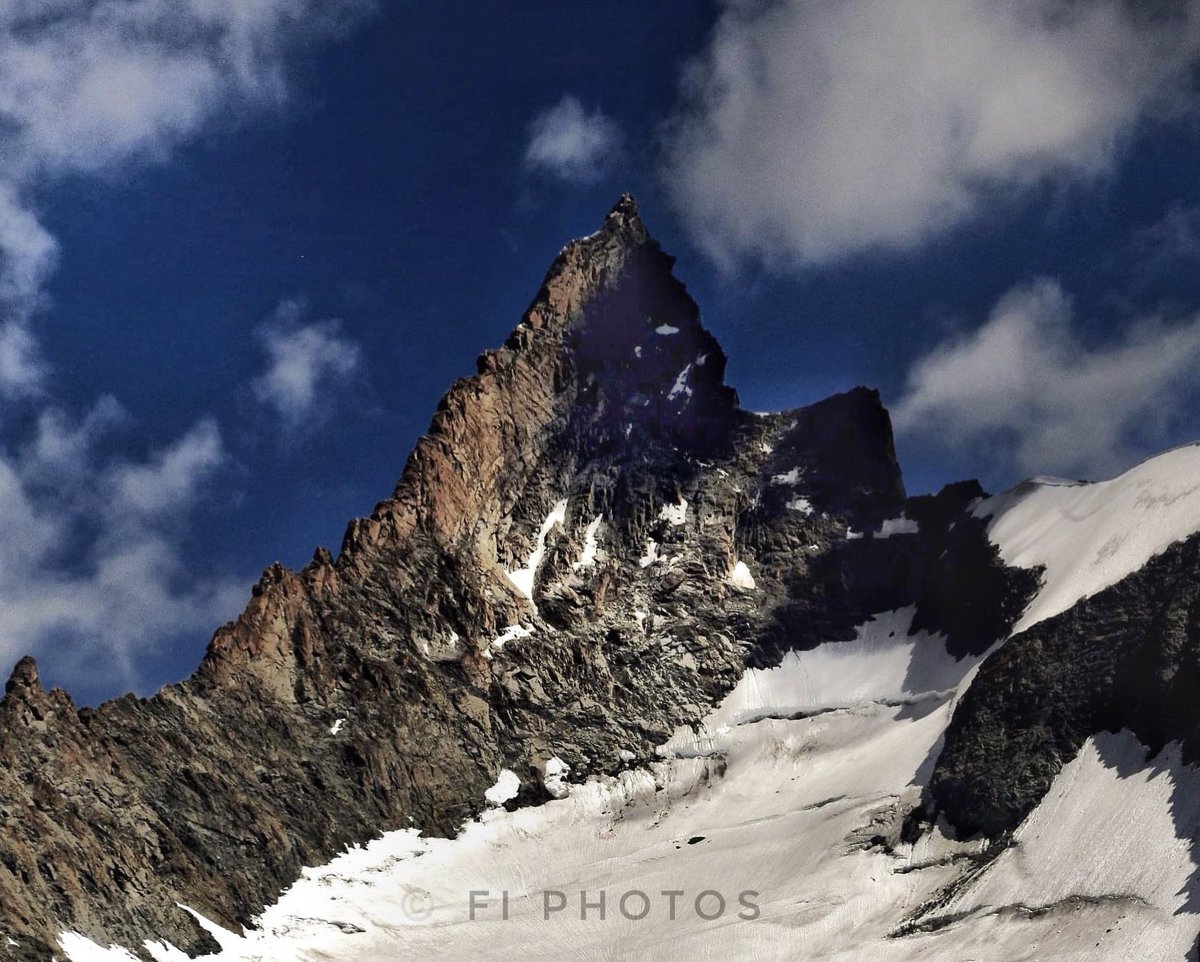 AlpineClick's tweet image. The Zinalrothorn 4,221 metres, image ©️ Fi Photos. First ascent 22 August 1864 Leslie Stephen, F. Grove, Jakob &amp;amp; Melchior Anderegg #RedPeak #Valais