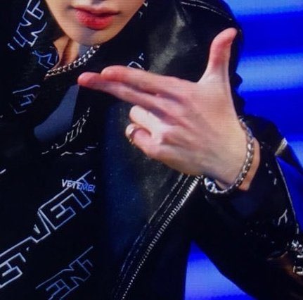 Bangchan's hands ; a thread cz i wanna hold them so tightly