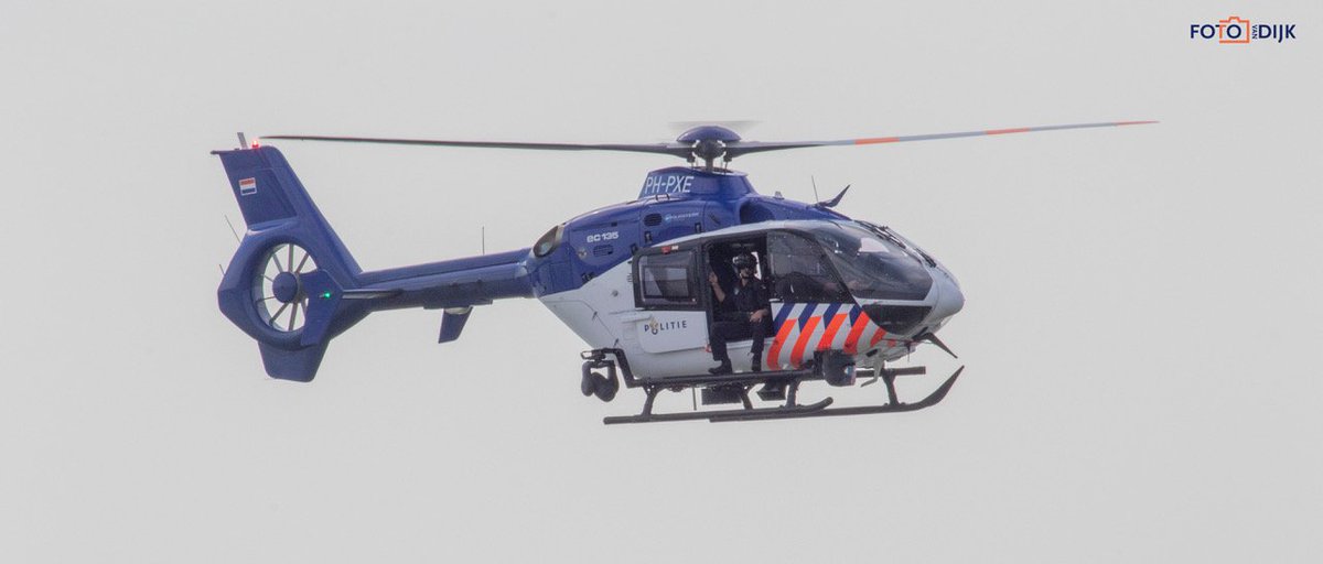 Fotovandijk's tweet photo. @DePolitieheli die afgelopen week bij #muien in de #Noordzee stil bleef hangen om zwemmers te waarschuwen.

#Katwijk #politiehelikopter https://t.co/xs3JzWVc61